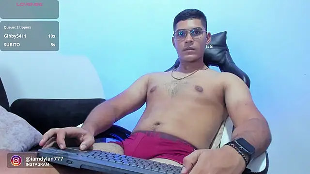 Snapshot of Iamdylan777 chatting on February 2025 09:51:02 AM Iamdylan777 online show from February 2025 09:51:02 AM