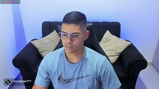 Snapshot of Iamdylan777 chatting on February 2025 11:13:01 PM Iamdylan777 online show from February 2025 11:13:01 PM