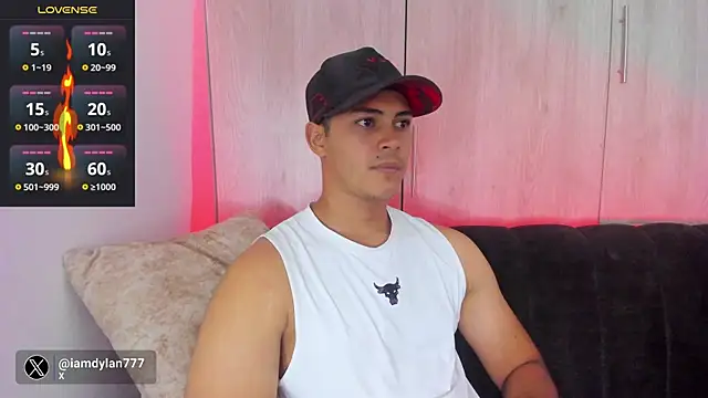 Snapshot of Iamdylan777 chatting on February 2025 02:15:02 AM Iamdylan777 online show from February 2025 02:15:02 AM