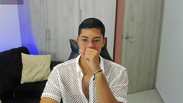 Snapshot of Iamdylan777 chatting on March 2025 04:35:02 PM Iamdylan777 online show from March 2025 04:35:02 PM