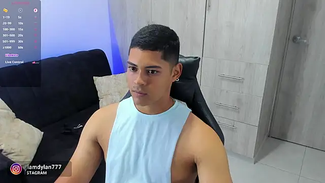 Snapshot of Iamdylan777 chatting on March 2025 11:59:02 PM Iamdylan777 online show from March 2025 11:59:02 PM