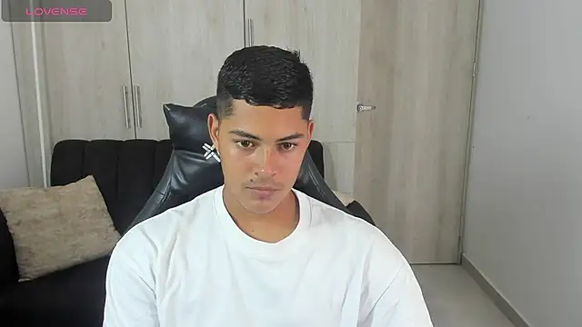 Snapshot of Iamdylan777 chatting on October 2025 03:23:02 PM Iamdylan777 online show from October 2025 03:23:02 PM