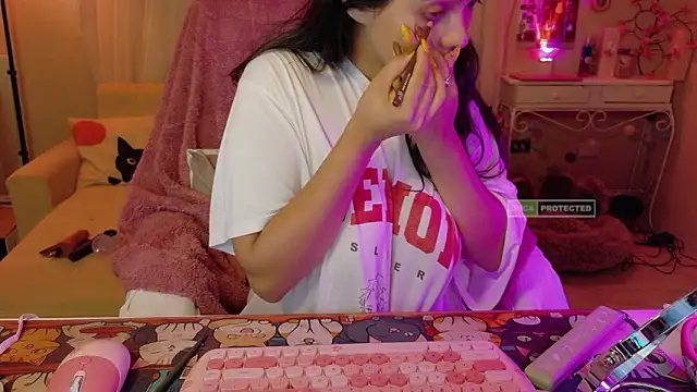 AllisonCatUwU online show from June 2026 03:33:01 PM