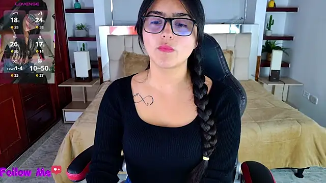 scarlleth  online show from September 2025 12:07:01 PM