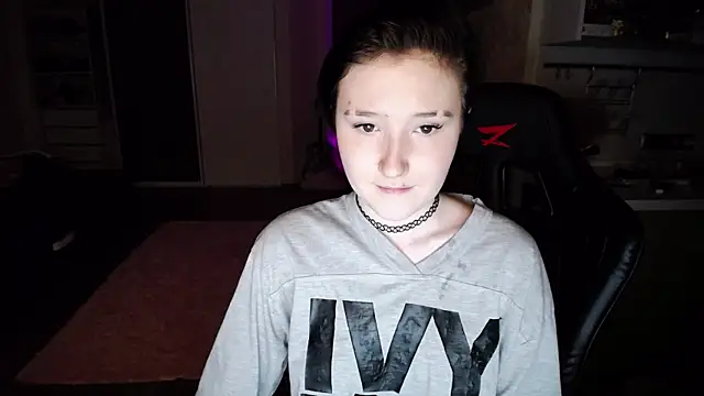 Kira Bakker online show from February 2025 09:58:02 PM