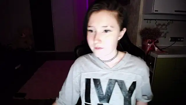 Kira Bakker online show from March 2025 03:16:02 PM