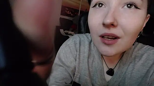 Kira Bakker online show from November 2025 03:46:01 PM