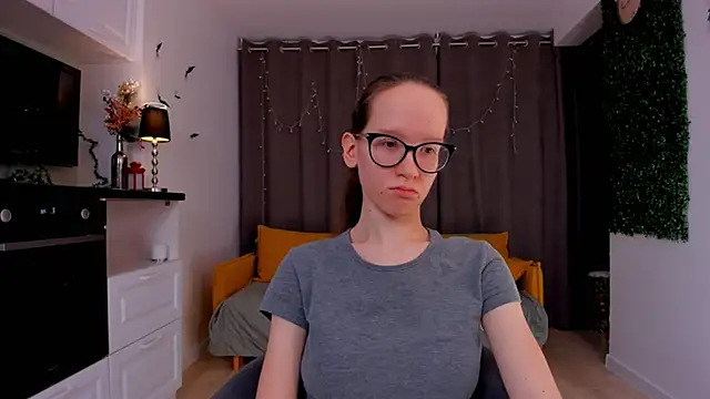 Snapshot of BettyBrowni chatting on February 2025 07:18:02 PM BettyBrowni online show from February 2025 07:18:02 PM