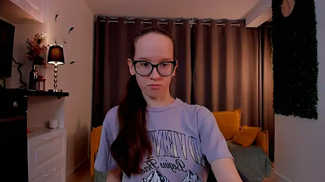 Snapshot of BettyBrowni chatting on February 2025 04:03:02 PM BettyBrowni online show from February 2025 04:03:02 PM