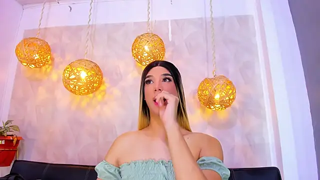 victoria aleia  online show from December 2024 08:11:01 PM