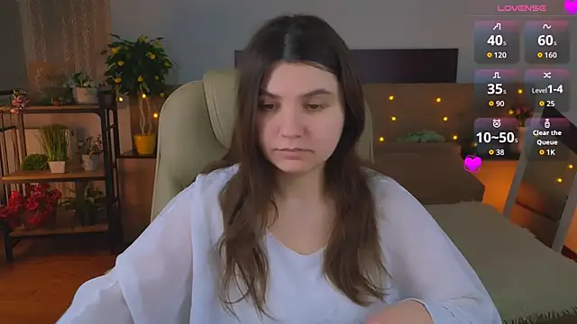 Snapshot of Viola__Shy chatting on May 2026 08:36:01 PM Viola Shy online show from May 2026 08:36:01 PM