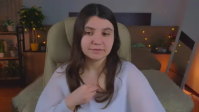 Snapshot of Viola__Shy chatting on May 2026 09:00:02 PM Viola Shy online show from May 2026 09:00:02 PM