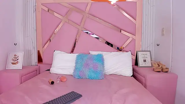 EmmyCruzZ online show from January 2025 04:25:02 AM