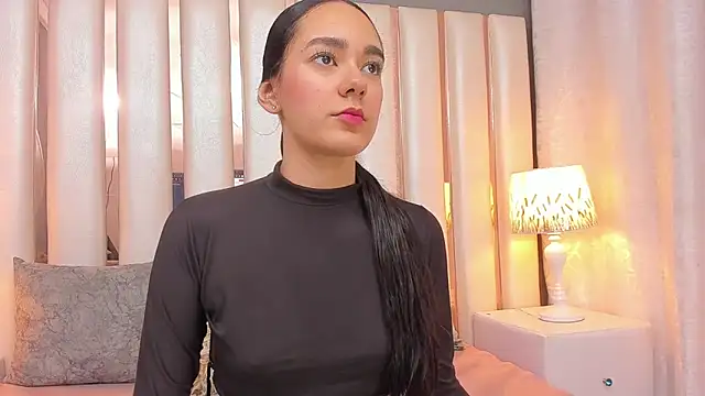 EmmyCruzZ online show from March 2026 01:04:01 PM