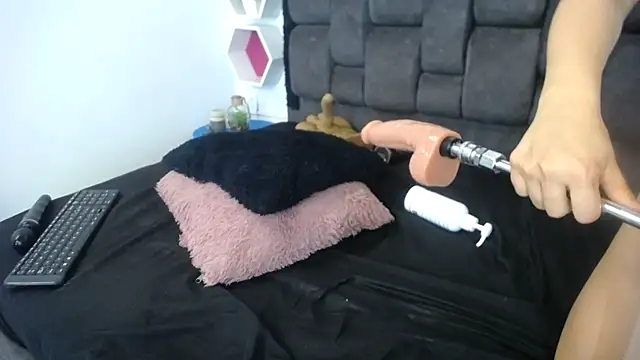 Emma Evelyn online show from December 2024 07:42:01 PM