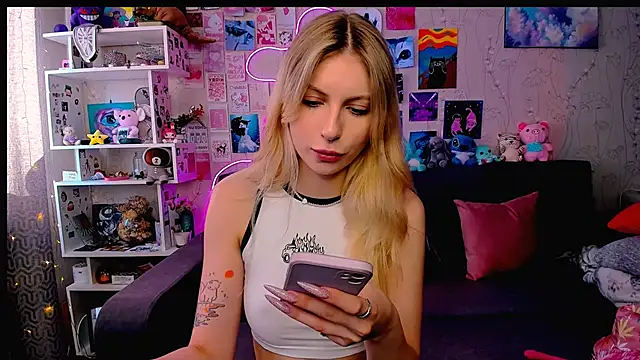 Maria Hunt online show from February 2025 06:51:02 AM