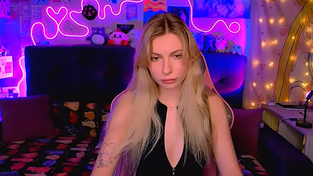 Maria Hunt online show from October 2025 04:42:01 AM