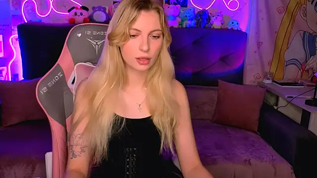 Maria Hunt online show from October 2025 02:23:02 AM