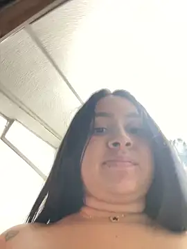 Pretty Isadora online show from January 2025 11:25:01 PM