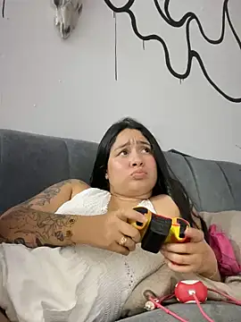 Pretty Isadora online show from February 2025 11:42:01 PM