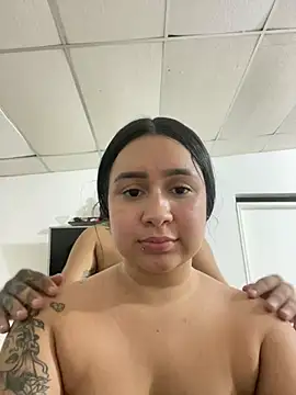 Pretty Isadora online show from February 2025 07:21:01 PM