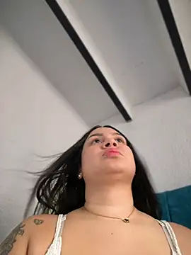 Pretty Isadora online show from March 2025 09:38:01 PM