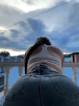 Pretty Isadora online show from September 2025 09:49:01 PM