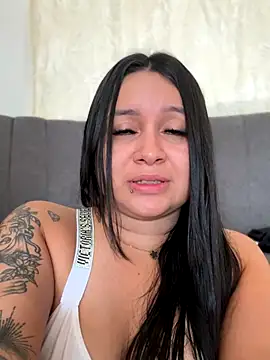 Pretty Isadora online show from October 2025 08:09:02 PM