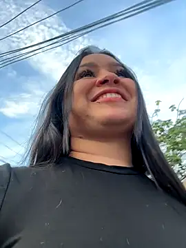 Pretty Isadora online show from October 2025 10:12:02 PM