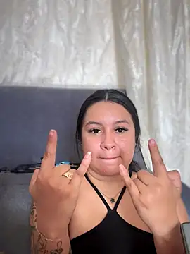 Pretty Isadora online show from November 2025 04:38:01 PM