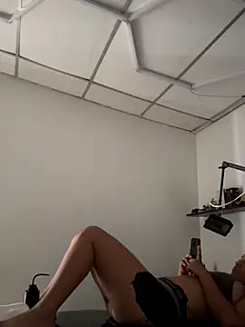 Pretty Isadora online show from November 2025 07:27:01 PM