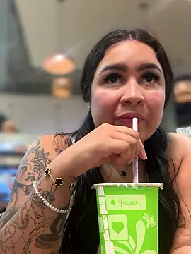 Pretty Isadora online show from January 2026 11:10:01 PM