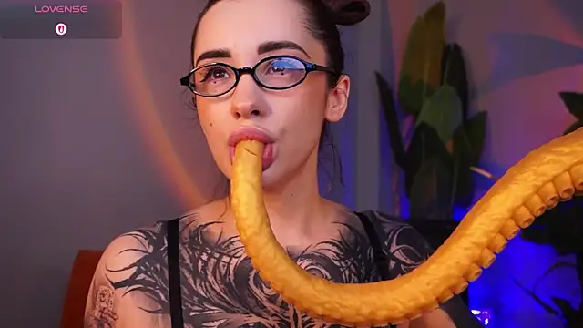 EvaCanton online show from March 2026 02:06:02 AM