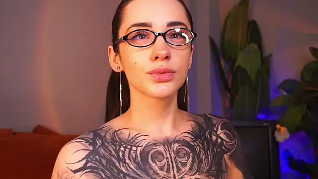 EvaCanton online show from April 2026 02:05:01 AM