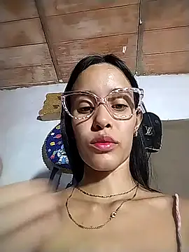 The-quee22 online show from November 2025 08:35:02 PM