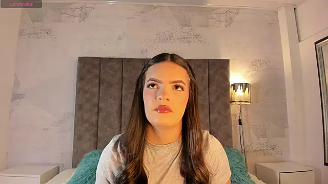 Snapshot of IsabellaGrey19 chatting on January 2025 07:32:02 PM IsabellaGrey19 online show from January 2025 07:32:02 PM