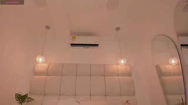 Snapshot of IsabellaGrey19 chatting on March 2025 07:55:02 PM IsabellaGrey19 online show from March 2025 07:55:02 PM