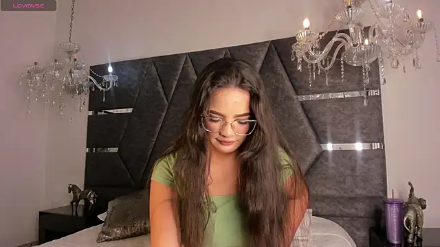 Snapshot of IsabellaGrey19 chatting on September 2025 07:05:01 PM IsabellaGrey19 online show from September 2025 07:05:01 PM