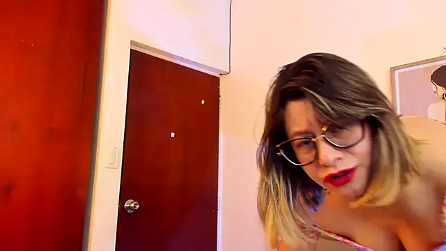 Chanelll Taylorr  online show from September 2025 11:59:01 AM