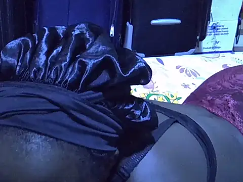 Adaline-Paris online show from December 2025 08:43:01 AM