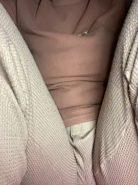 Snapshot of Milk_Mom99 chatting on December 2024 06:28:02 AM Milk Mom99 online show from December 2024 06:28:02 AM