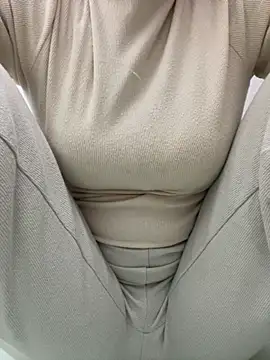 Snapshot of Milk_Mom99 chatting on November 2025 07:08:02 AM Milk Mom99 online show from November 2025 07:08:02 AM