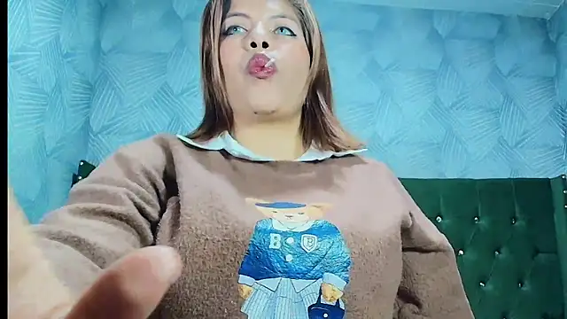 Snapshot of CurvyJulieth chatting on May 2026 11:23:01 PM CurvyJulieth online show from May 2026 11:23:01 PM