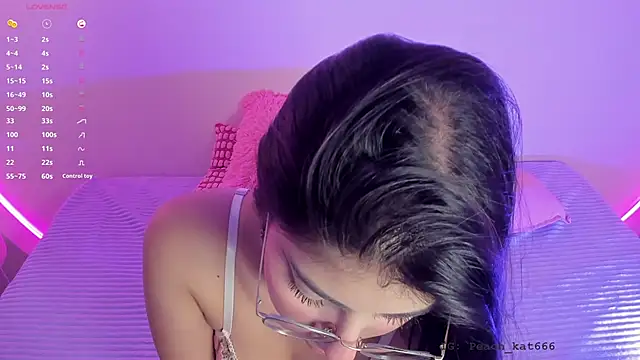 Snapshot of katiepeach_ chatting on February 2025 04:36:01 AM katiepeach online show from February 2025 04:36:01 AM