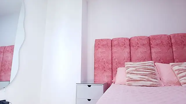 kendal rossi online show from November 2025 12:08:02 PM