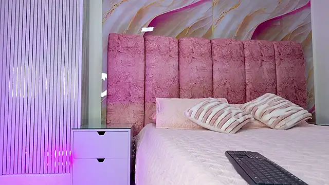 kendal rossi online show from February 2026 11:59:01 AM