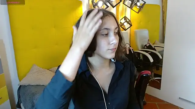 xlunna online show from December 2025 08:47:02 PM