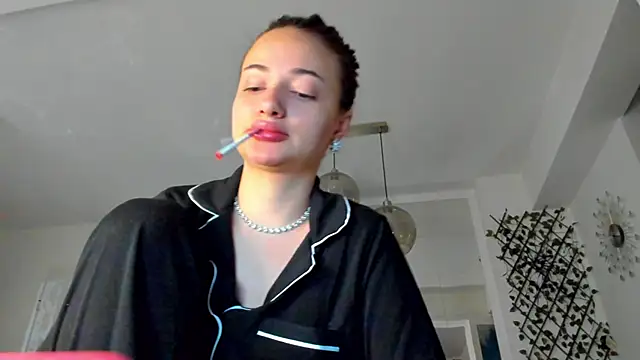 Snapshot of IreneVON chatting on December 2024 04:20:02 AM IreneVON online show from December 2024 04:20:02 AM