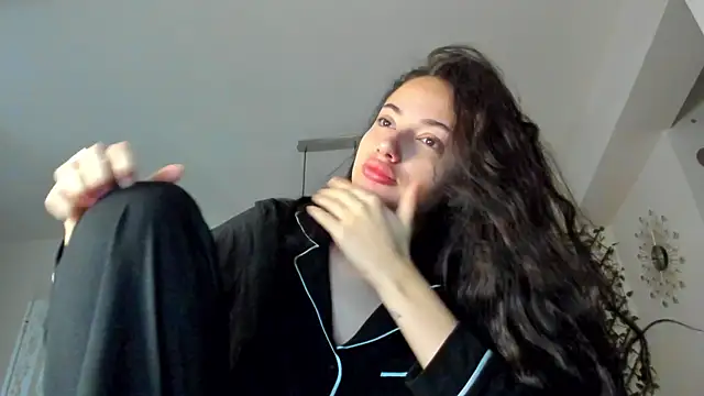 Snapshot of IreneVON chatting on December 2024 04:47:01 AM IreneVON online show from December 2024 04:47:01 AM