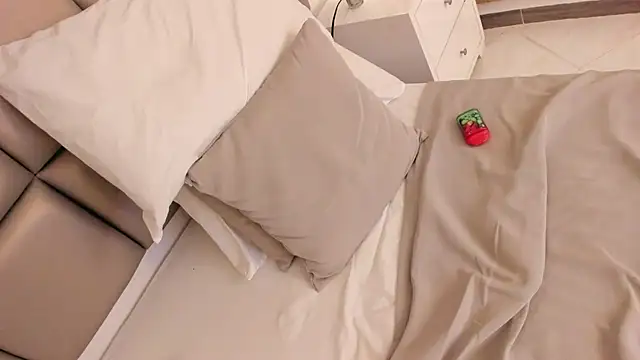 Emily robertss online show from March 2025 05:54:01 AM